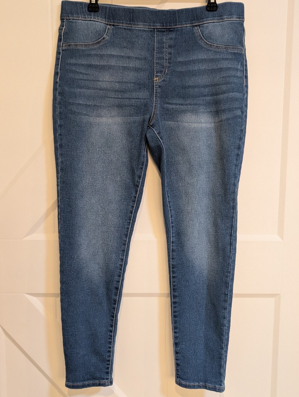 Women’s Slim Stretch Blue Jeans